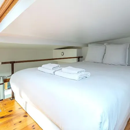 Avenue Philippe Auguste Apartment